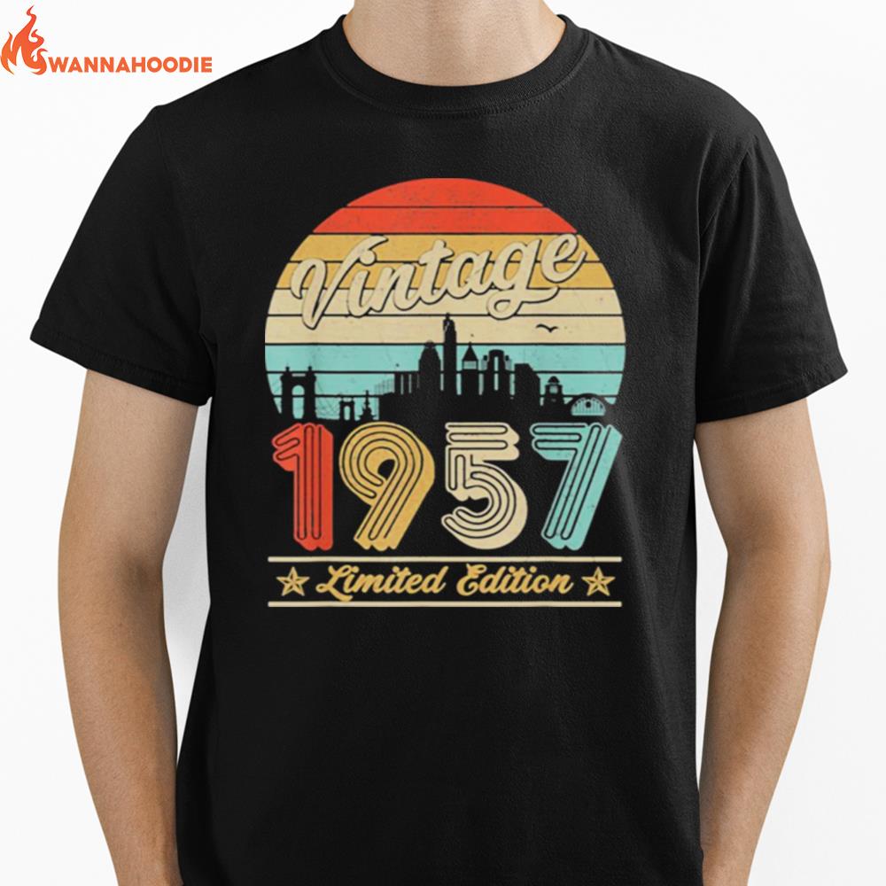 Vintage Boston Massachusetts Est. 1630 Souvenir Gift Unisex T-Shirt for Men Women